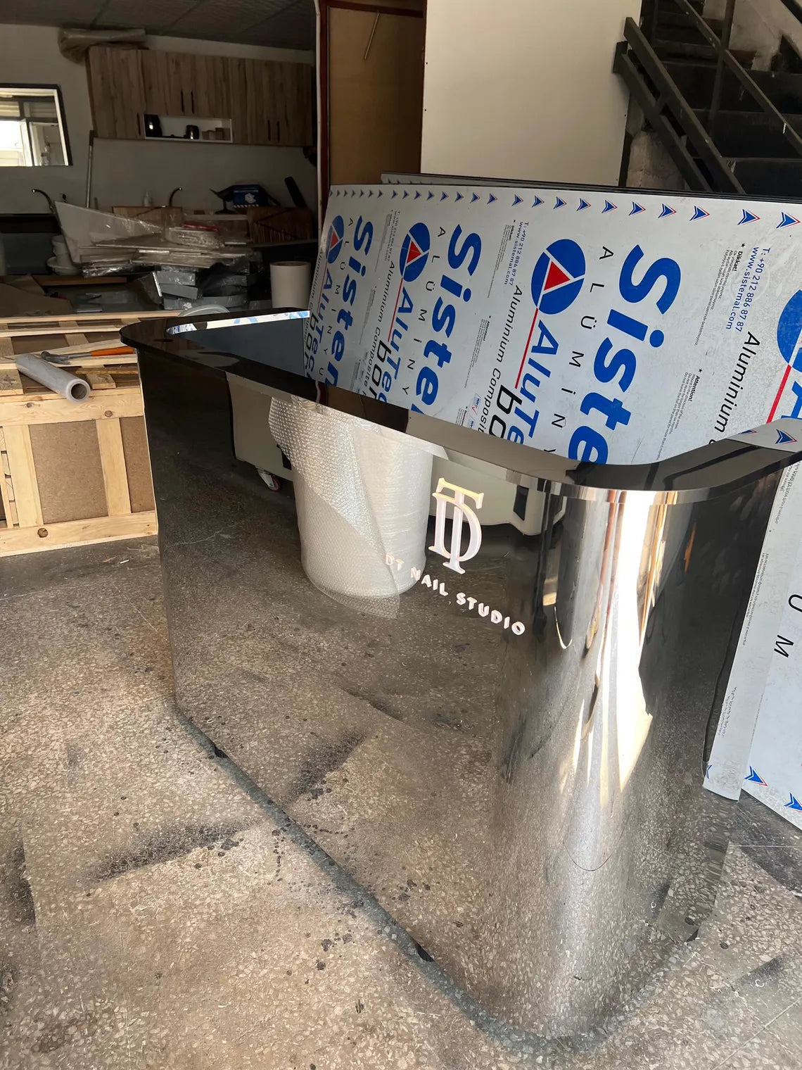 Custom Mirrored Stainless Steel Front Desk, Chrome Metal Reception Desk – Modern Luxury Reception Counter for Office, Salon & Store