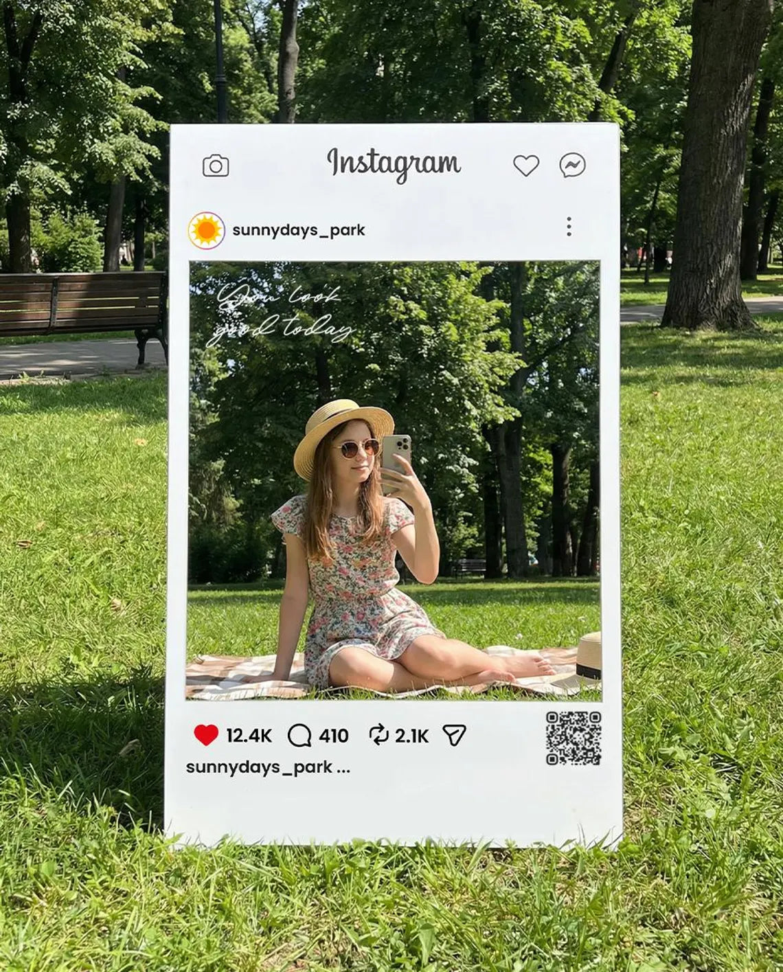 Luxury Metal Selfie Frame Sign – Custom Social Media Display with QR Code for Businesses