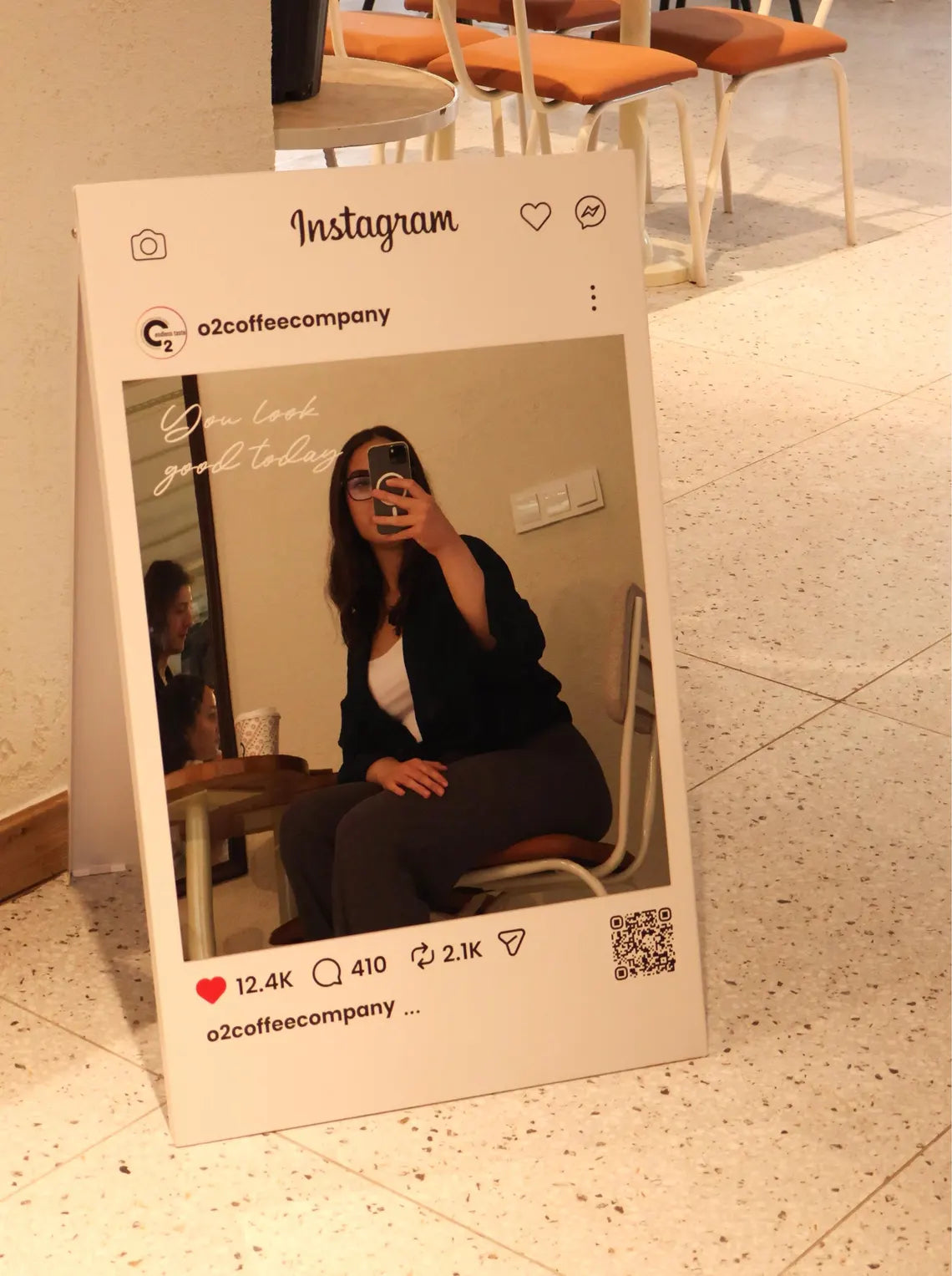 Luxury Metal Selfie Frame Sign – Custom Social Media Display with QR Code for Businesses