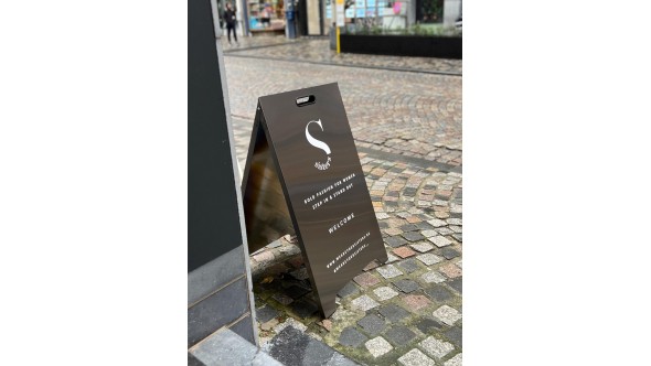 Our signboards add character to the streets of Belgium!